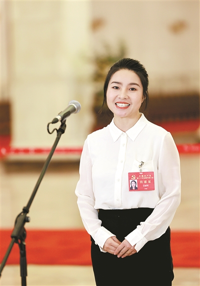 下姜村党总支书记姜丽娟亮相"党代表通道" 牢记嘱托 把下姜村建设成为